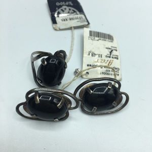 Black onyx’s accessories.